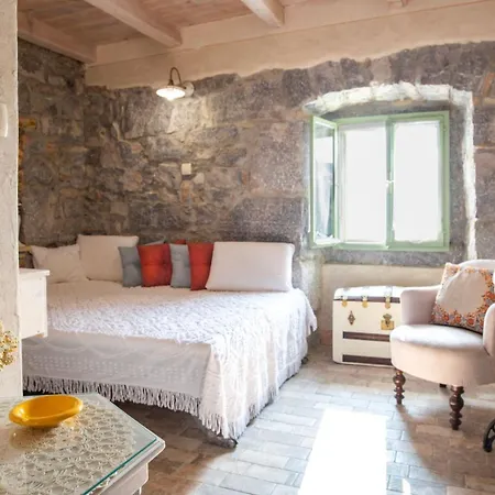 Villa Mira With Pool Poljane
