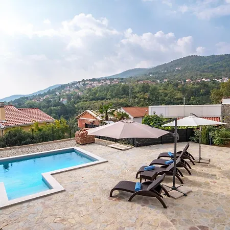 Villa Mira With Pool Poljane