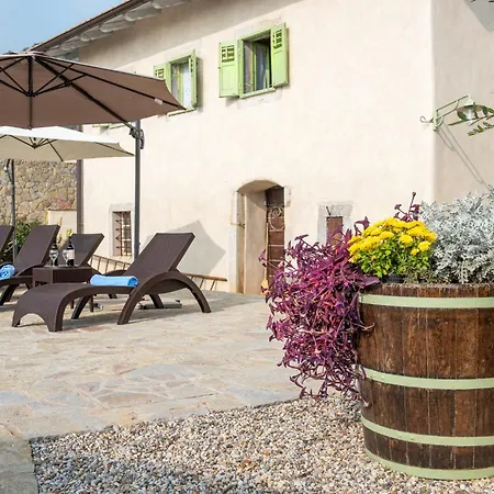 Villa Mira With Pool