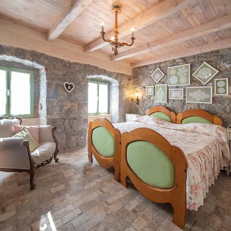 Villa Mira With Pool Poljane