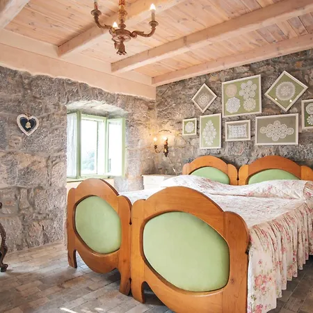Villa Mira With Pool