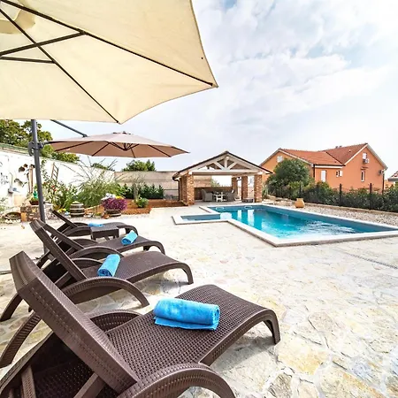 Mira With Pool Villa *