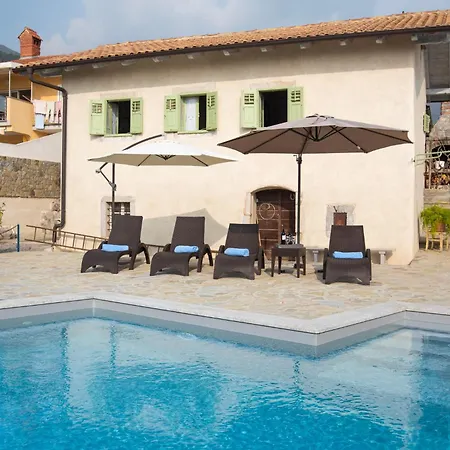 Villa Mira With Pool
